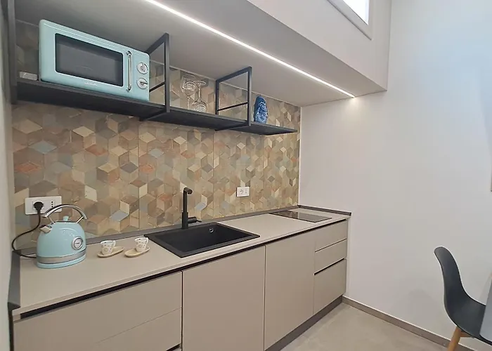 Mare E Mura * تْشيفالو